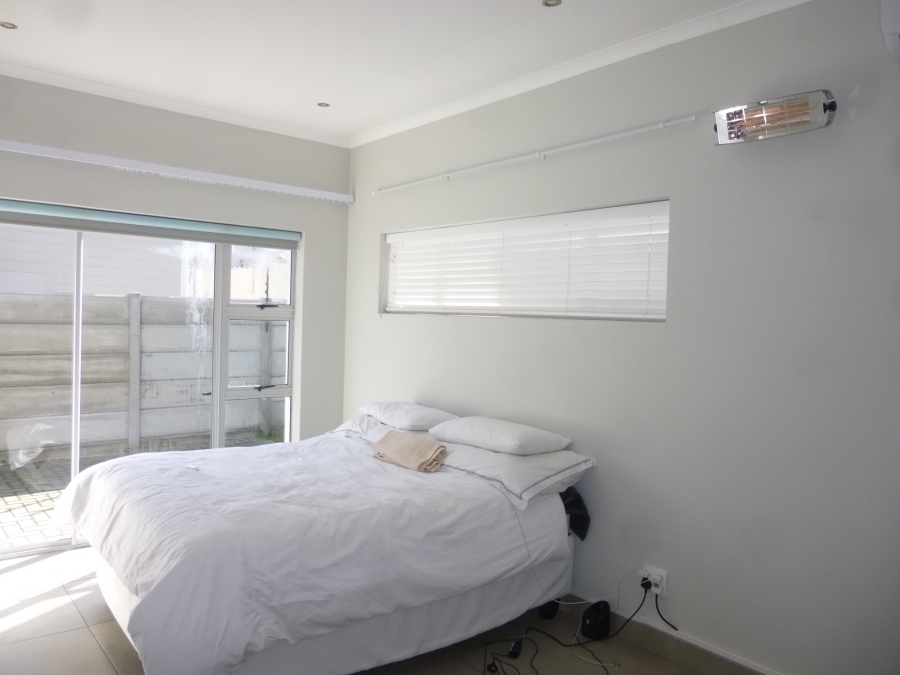 To Let 4 Bedroom Property for Rent in Parklands North Western Cape